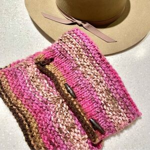 Artisan neck wrap/scarf w toggle buttons w cabin cottage vibe